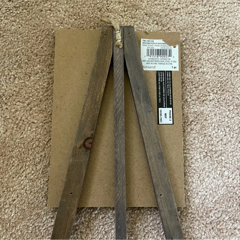 Friends & Family Welcome Here Wooden Easel Decor Sign - Picture 4 of 7